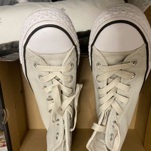 Women’s Converse high top leather tennis shoe, like a cream color